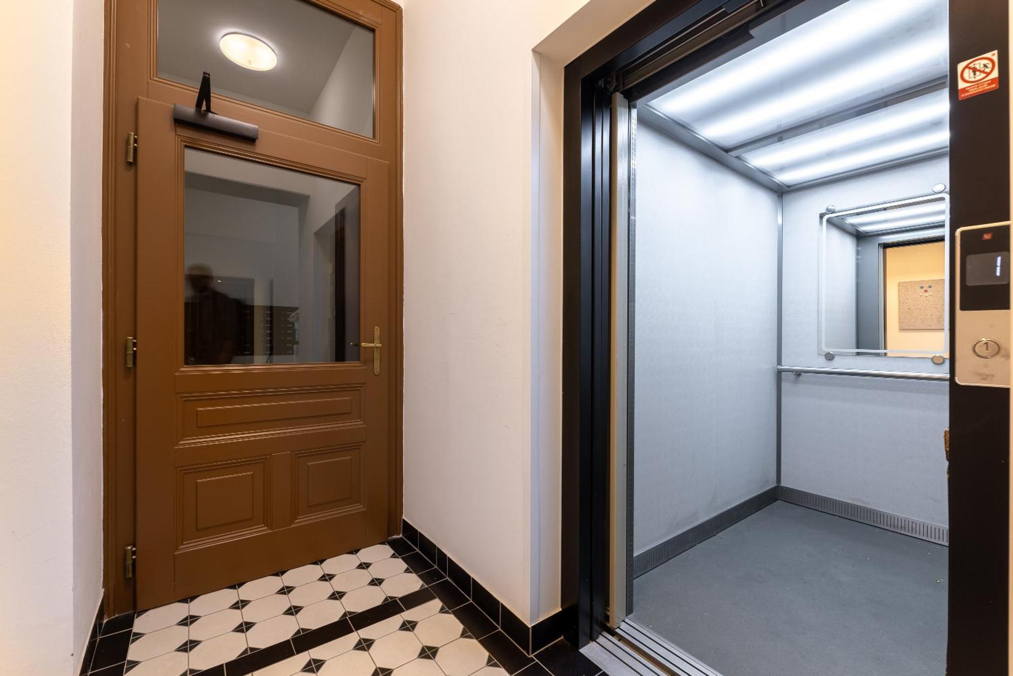 Modern Urban Room In The City Center Of Praha Eksteriør bilde